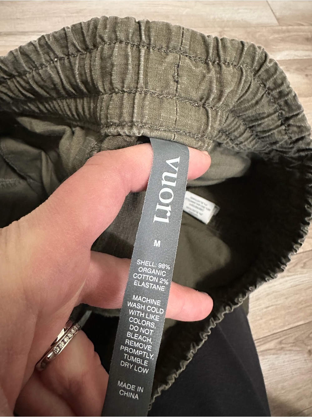 Vuori Olive Elastic-Waist Casual pants